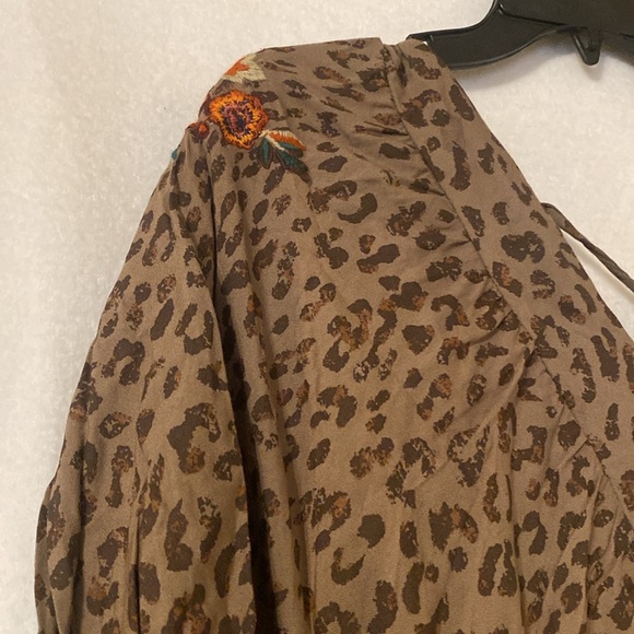 💫 NWT Leopard Embroidered Print Dress - Picture 3 of 12